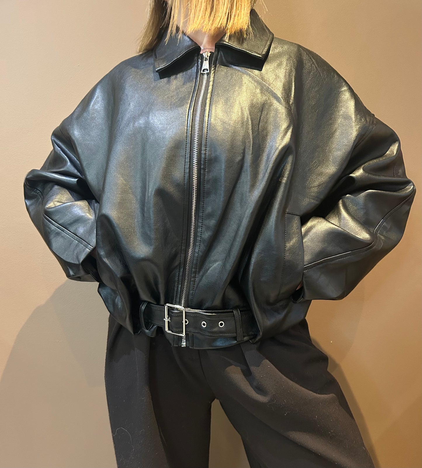 Veste Noire - Puissante