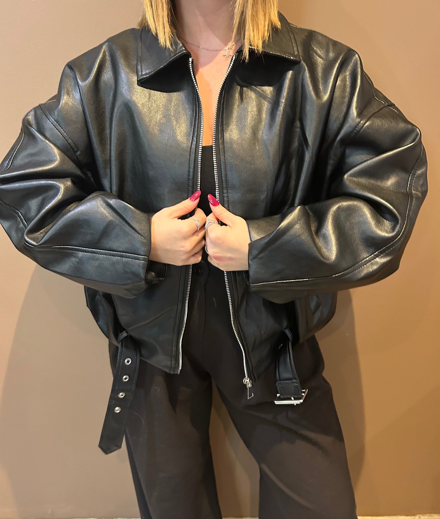 Veste Noire - Puissante